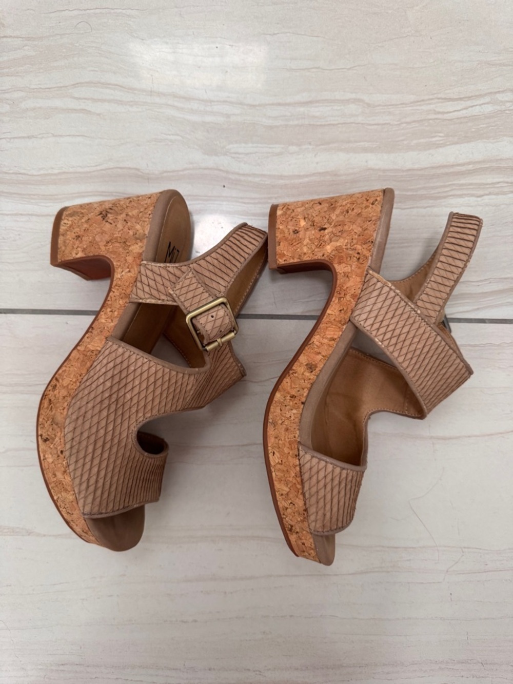 Miz Mooz Cosma Beige/Tan Textured Slingback Sandals Block Heel Sz 6.5 - Picture 2 of 16